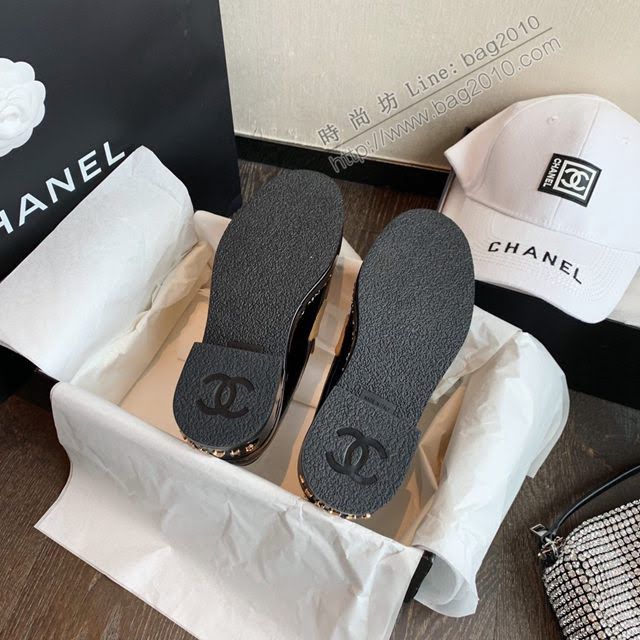 Chanel女鞋 香奈兒英倫學院風牛津鞋 鞋後跟的logo和皮穿鏈  naq1230